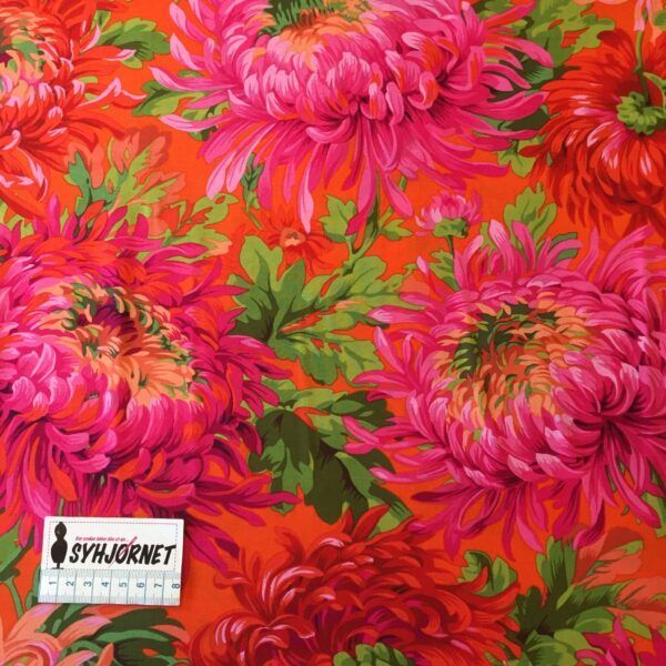 Kaffe Fassett vævet bomuld med smukke blomster i pink, røde og orange toner økotex 100