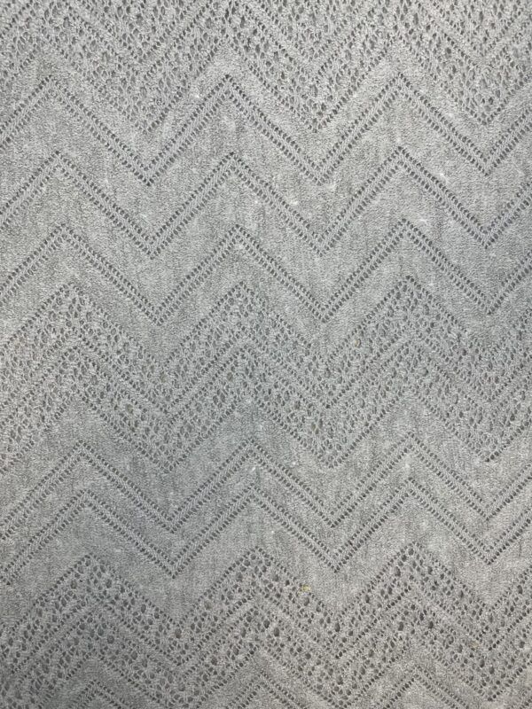 Strikket zig-zag mønstret uld med polyester og nylon, blød kvalitet i grå